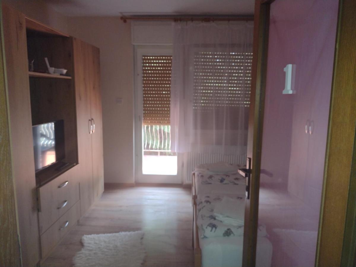 Evelin Sobe Apartment Backa Topola Bagian luar foto